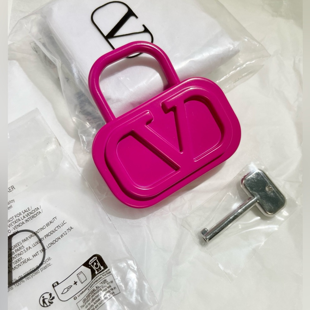 Valentino beauty gift lock and key 2024 Christmas